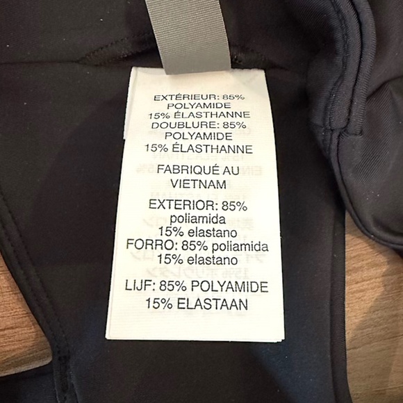 Vuori Evolve Square Neck Bra in Black - Small (NWT) - Picture 10 of 10